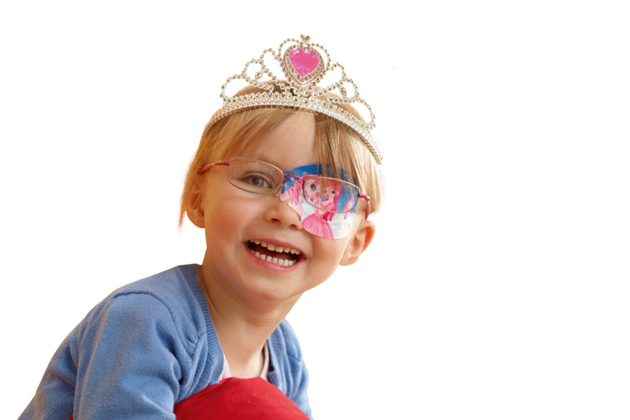 Kind mit Augenpflaster, Piratoplast (Hersteller Augenpflaster)